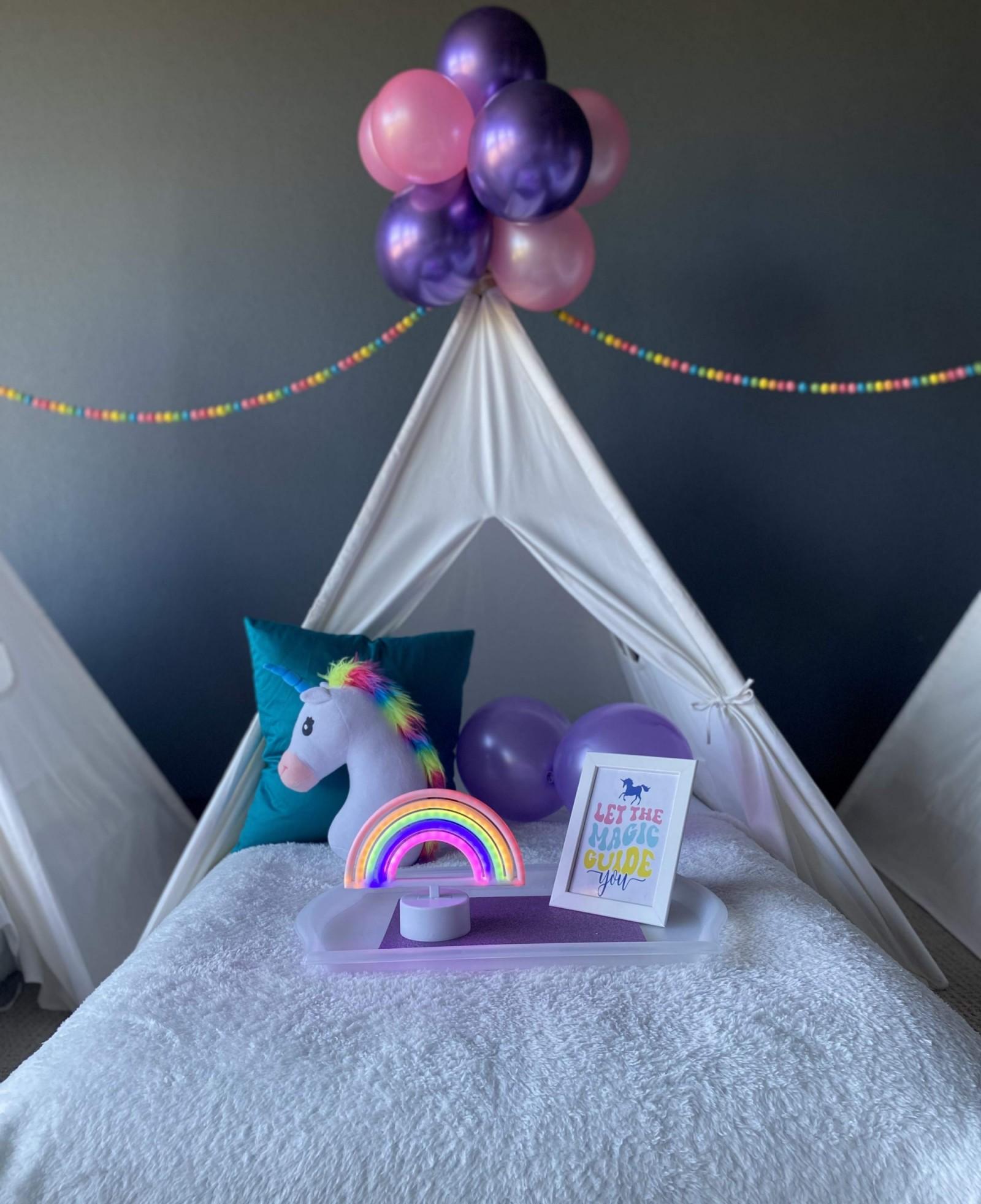 Unicorns & rainbows themed party