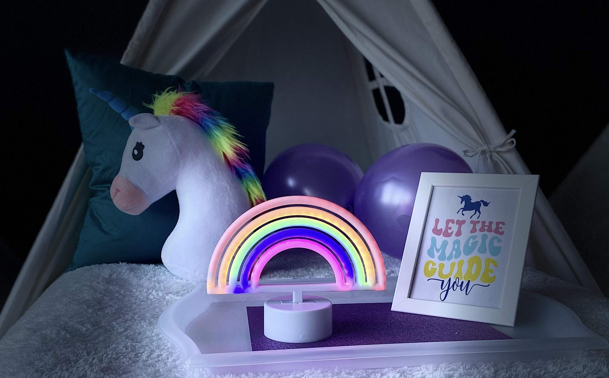 Unicorns & rainbows themed party