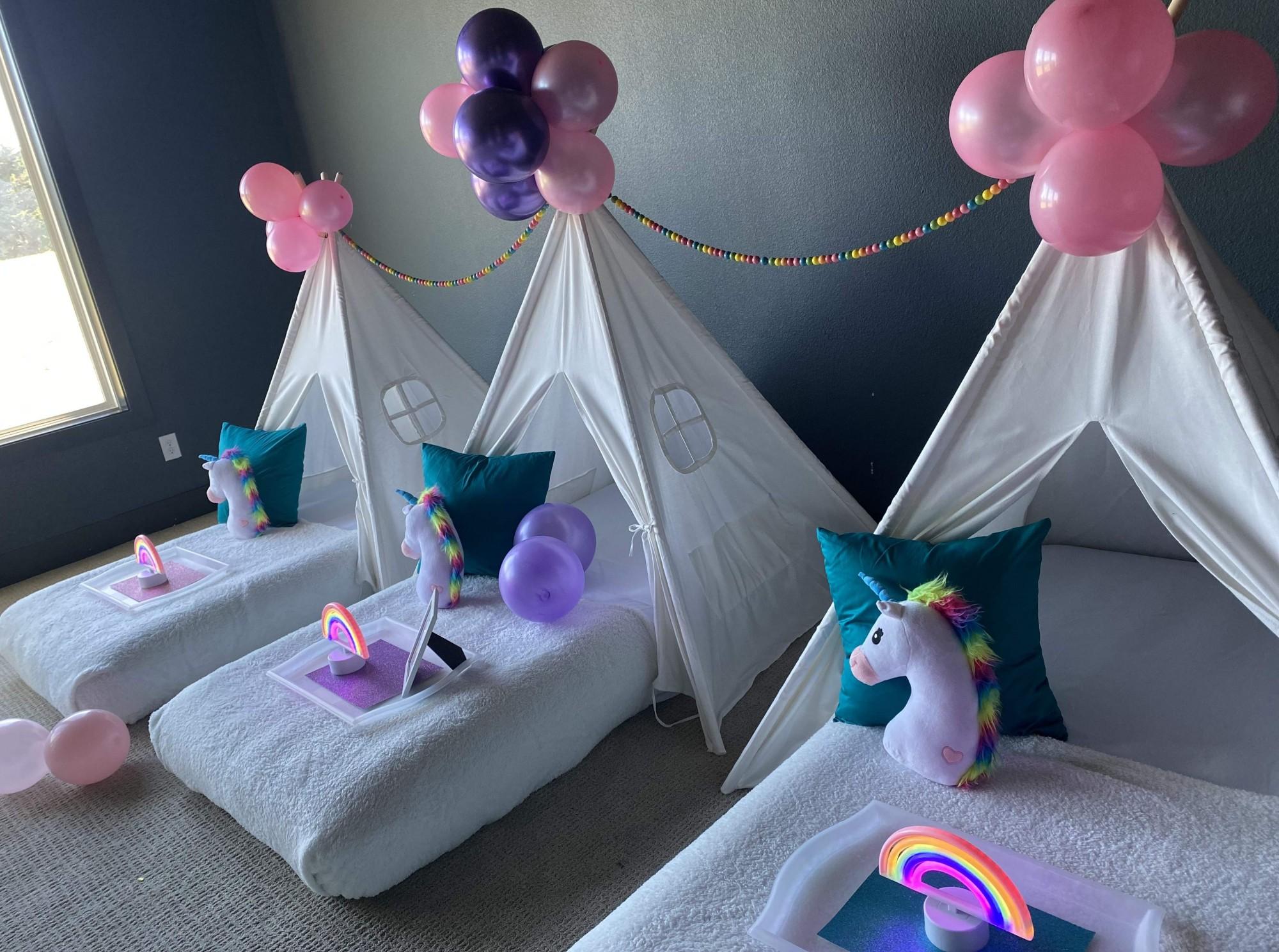 Unicorns & rainbows themed party